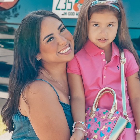 Meet your Posher, Nayle - Picture 1 of 3